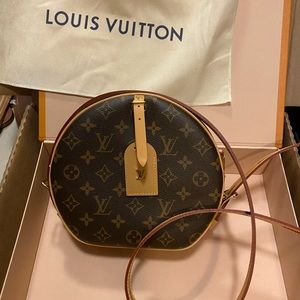 Sold * Louis Vuitton BOITE CHAPEAU SOUPLE MM